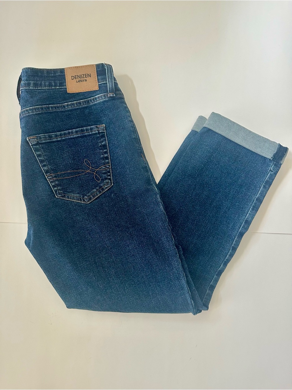 Denizen from Levi's Indigo Blue Denim Mid-Rise Boyfriend style jeans